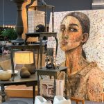 Maleri-af-kvinde-med-sort-hestehale