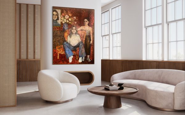 stort-portraet-maleri-af-tre-kvinder-i-varmt-roed-brunt-rum