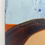 abstrakt-kubistisk-portraet-maleri-kvinde-ligger-ned-beige-lyseblaa-milde-toner
