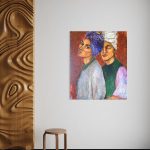 Maleri-af-a-to-afrikanske-kvinder-farverigt-portraet-lilla-varme-brune-toner
