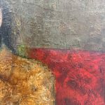 Dobbeltportraet-af-kimia-bahari-kvinde-med-barn-paa-skoedet-i-roed-sofa