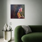 Abstrakt-oliemaleri-af-kvinde-i-roed-brune-farver