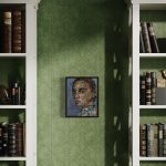 Giclee-tryk-af-kvinde-i-tre-kvart-profil-med-knold-og-blaa-baggrund-paa-groen-vaeg