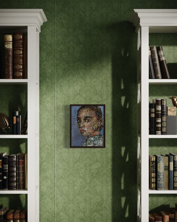 Giclee-tryk-af-kvinde-i-tre-kvart-profil-med-knold-og-blaa-baggrund-paa-groen-vaeg