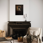 Sort og mørkebrunt maleri i højformat af abstrakt kvindeportræt i profil