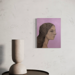 Kulmaleri af kvinde i profil med violetlilla baggrund