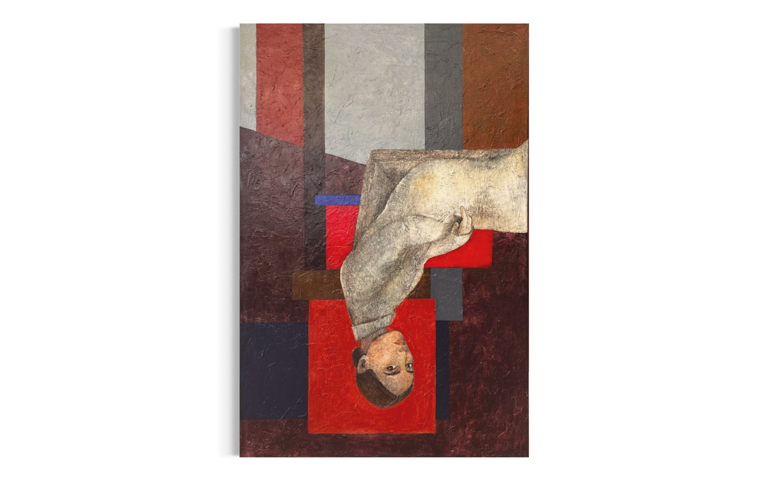 Maleri af kvinde på hovedet siddende i en stol i et rum med grafiske firkanter i forskellige farver.