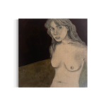 Kultegning af nøgen kvinde siddende på olivengrønt gulv med nedadgående blik og mørkebrune vægge