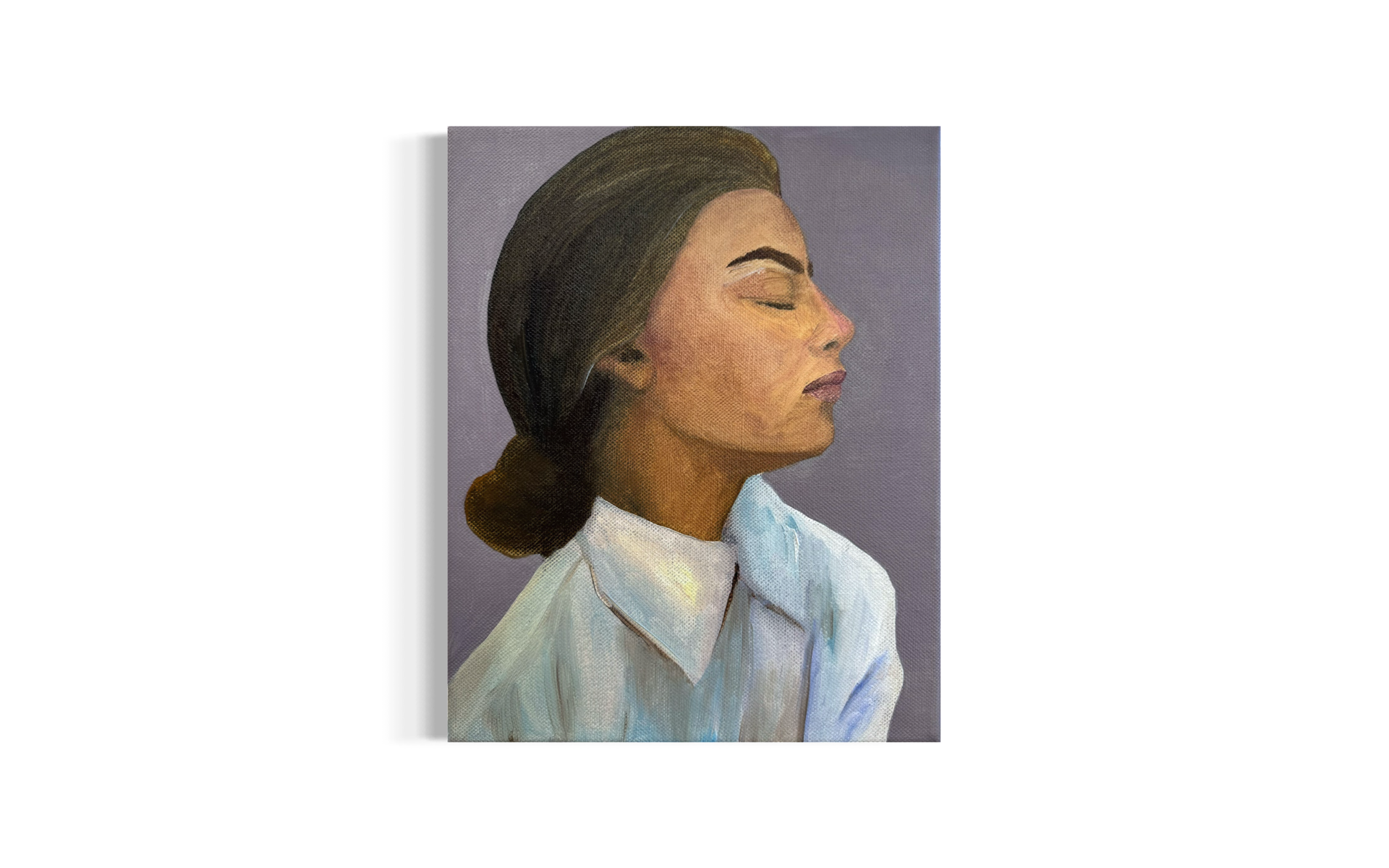 Maleri af kvinde i profil med lukkede øjne, lav knold og hvid skjorte der krammer sig selv