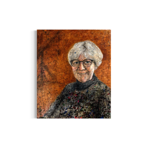 Portrætmaleri af gråhåret kvinde i sort rullekrave