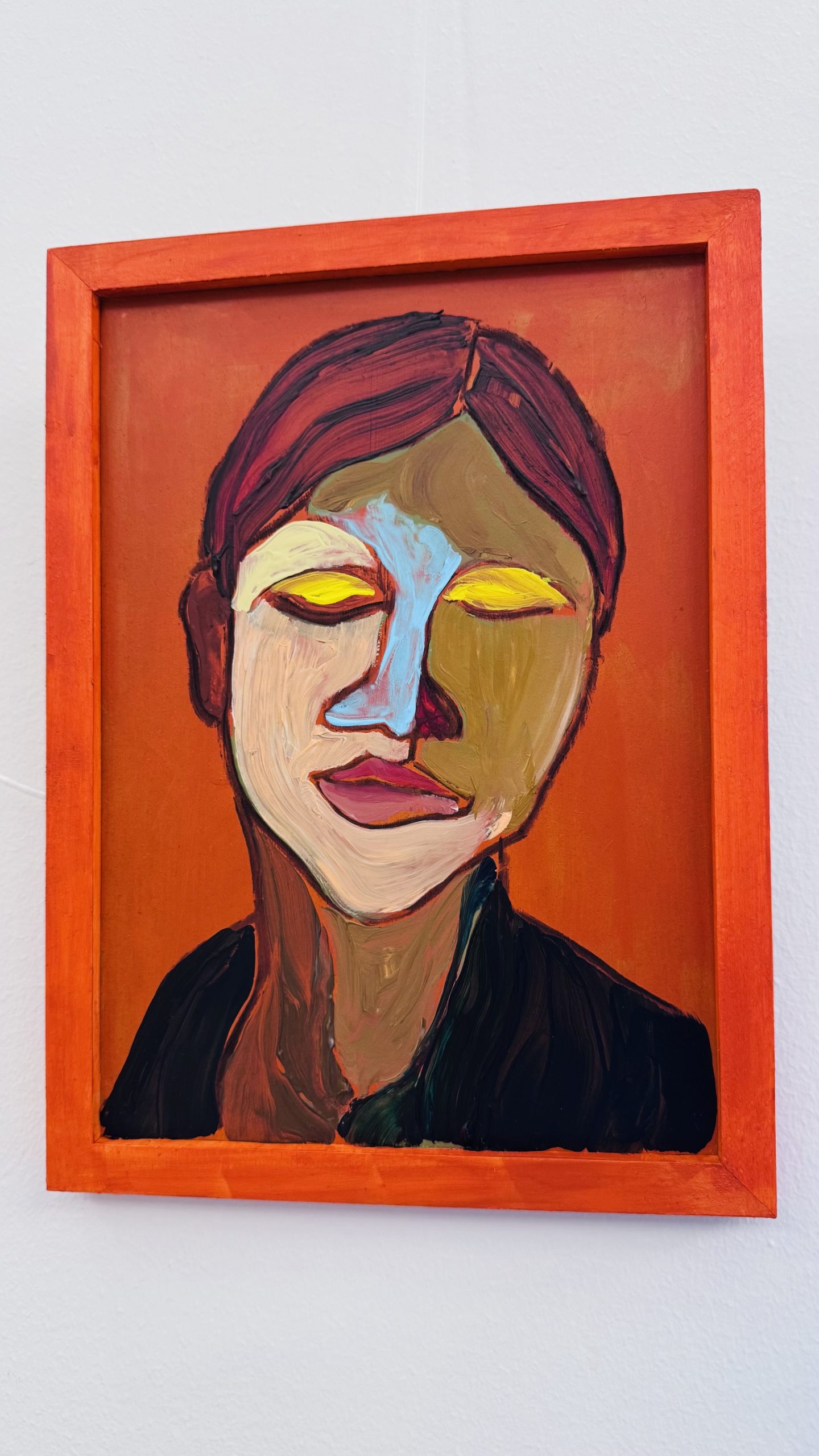 Abstrakt-portraet-af-kvinde-med-blaa-naese-og-lukkede-oejne