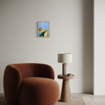 abstrakt-akryl-maleri-paa-glas-af-kvinde-i-stor-kjole-der-laener-sig-ind-over-bordet